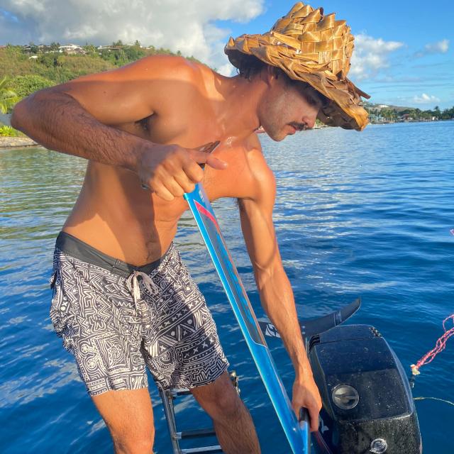 Préparation pour une Session Foil © Tahitoa Schmitt Marama