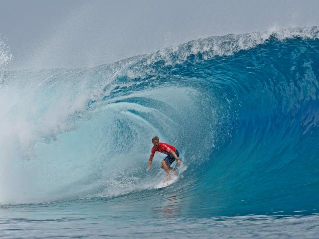 Surfing in Ahiti