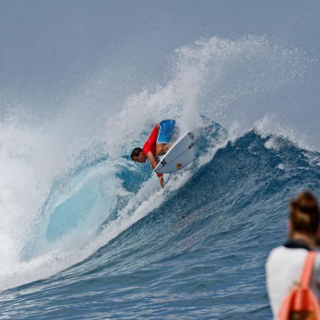 Surf Tahiti © Steve Dickinson