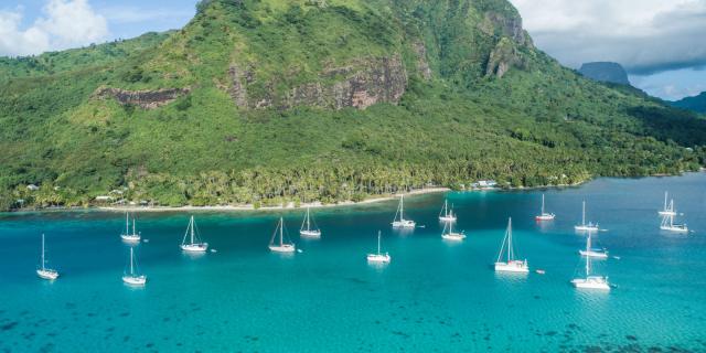 Lagon De Moorea Avec des charter de plaisance © Tahiti Fly Shoot