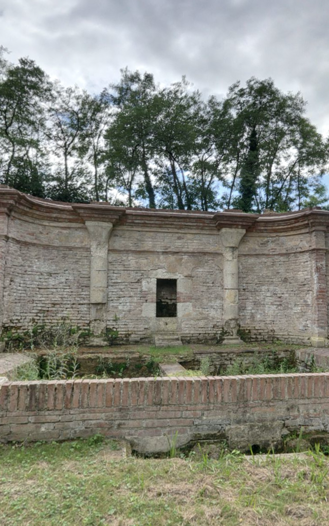 Fontaine Des Moines à Cordes Tolosannes