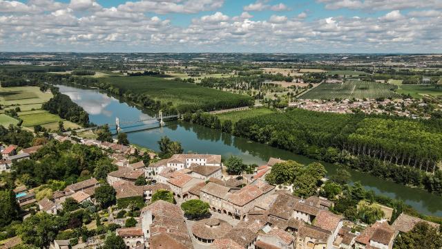 Vue panoramique sur la Garonne Auvillar
