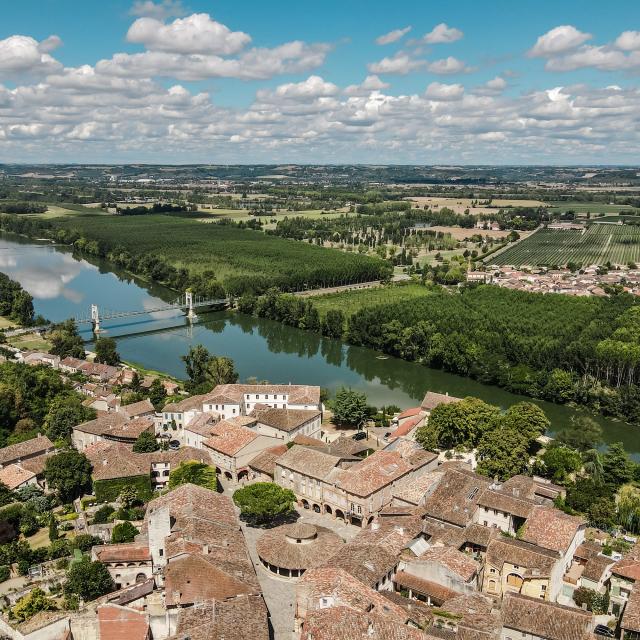 Vue panoramique sur la Garonne Auvillar
