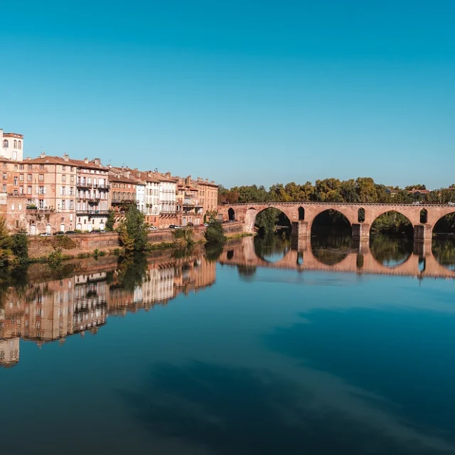 Montauban vue sur le Pont Vieux et le quai de Villebourbon
