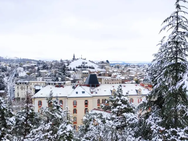 Mont Chalusset à Châtel-Guyon enneigé