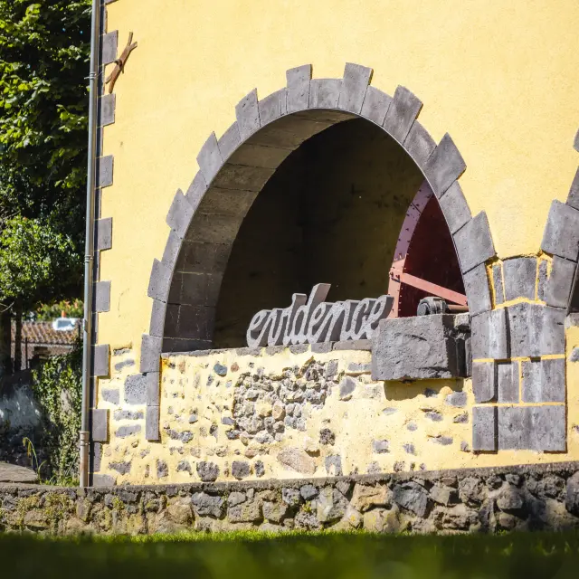 Sculpture de Thierry Courtadon au Moulin de Sayat