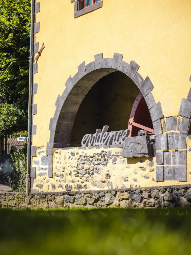 Sculpture de Thierry Courtadon au Moulin de Sayat