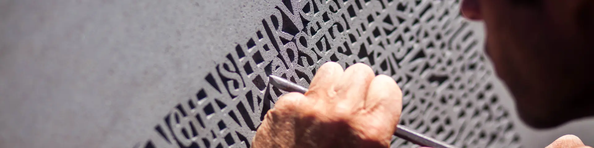 Tailleur de pierre Thierry Courtadon à Volvic