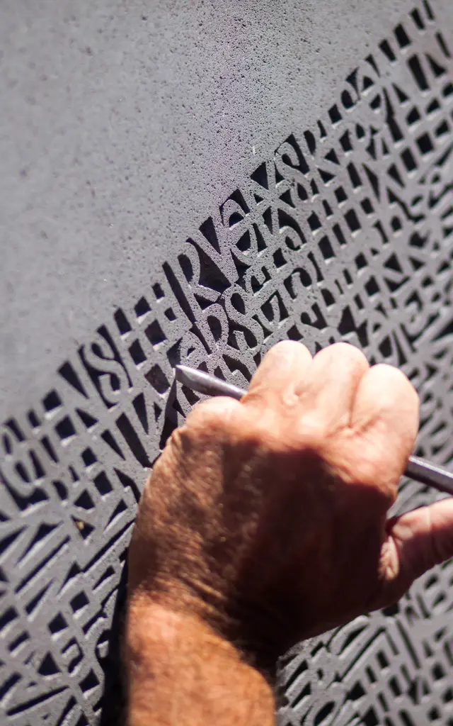 Tailleur de pierre Thierry Courtadon à Volvic