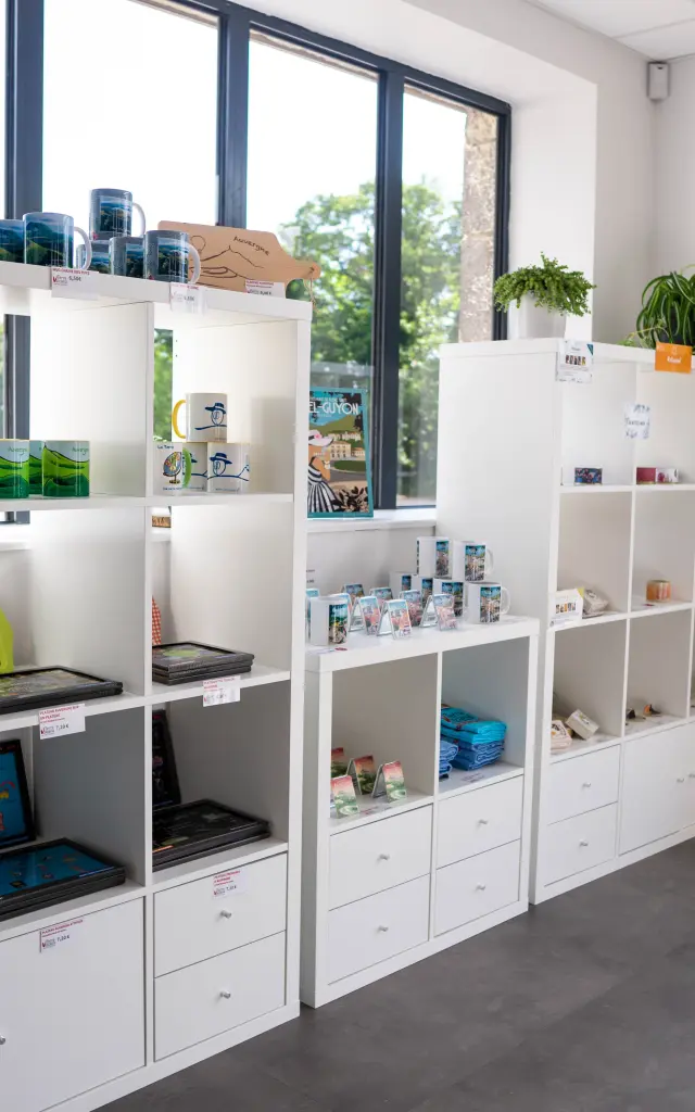 Boutique de l'Office de Tourisme du Goulet à Volvic