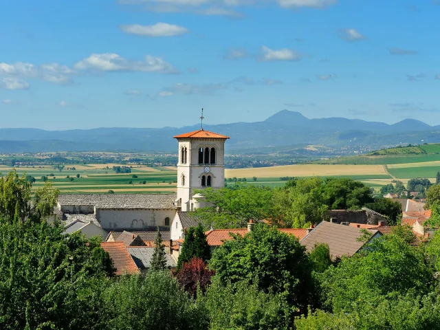 Collégiale Saint-Martin à Artonne depuis le puy Saint-Jean