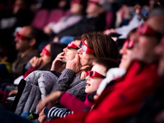 Ecran géant au Parc Vulcania à Saint-Ours-les-Roches