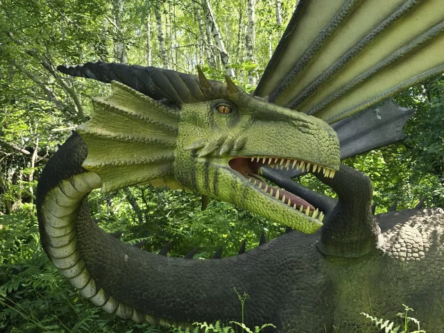 Forêt des dragons au Parc Vulcania à Saint-Ours-les-Roches