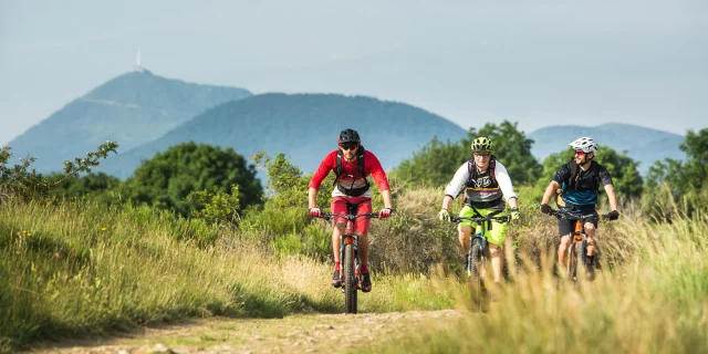 VTT sur le tracé de la GTMC au coeur de la chaîne des puys à Volvic