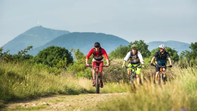 VTT sur le tracé de la GTMC au coeur de la chaîne des puys à Volvic
