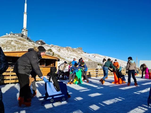 Les Hivernales patinoire au sommet du puy de Dôme enneigé à Orcines