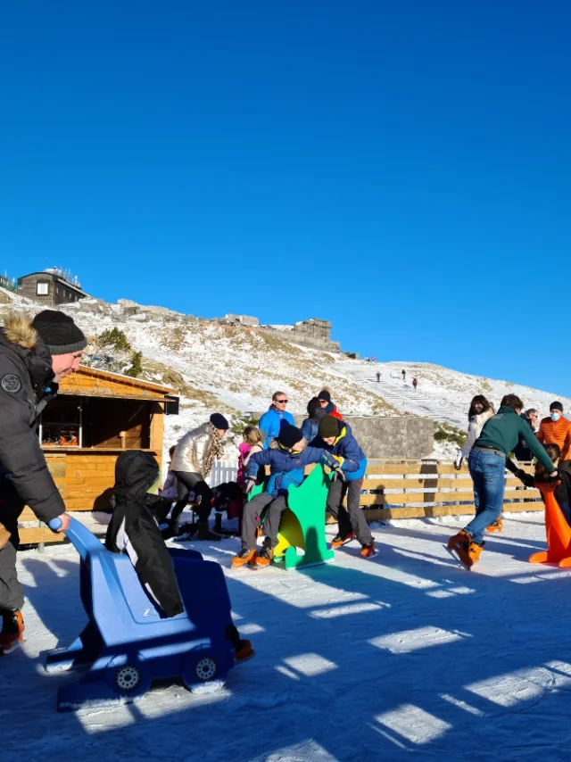 Les Hivernales patinoire au sommet du puy de Dôme enneigé à Orcines