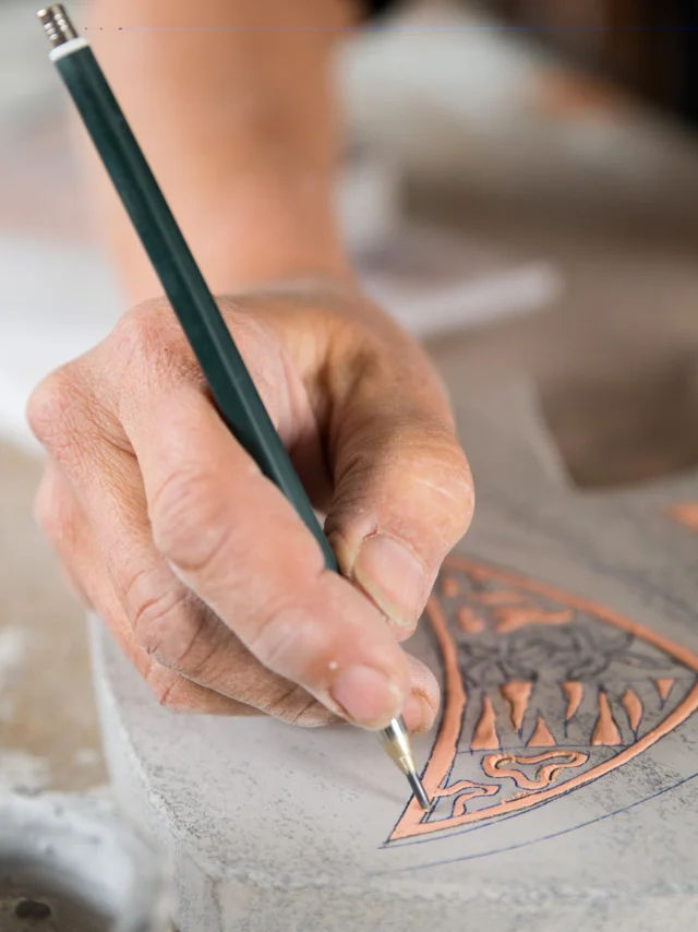 Atelier d'émaillage sur lave de Marie-Alix Delaire à Ennezat