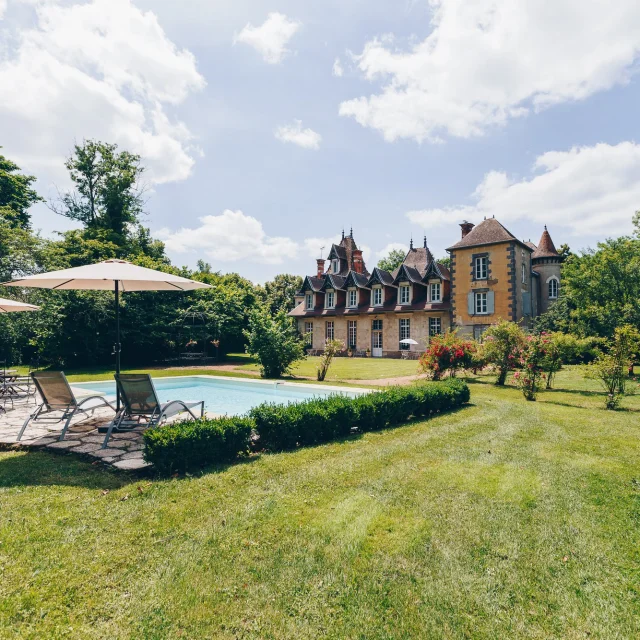 Chambre d'hôtes au Château du Guérinet à Saint-Priest-Bramefant