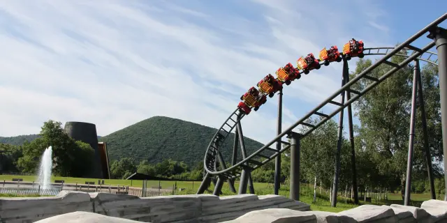 Rollercoaster Namazu au Parc Vulcania à Saint-Ours-les-Roches