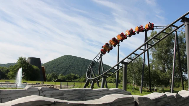 Rollercoaster Namazu au Parc Vulcania à Saint-Ours-les-Roches