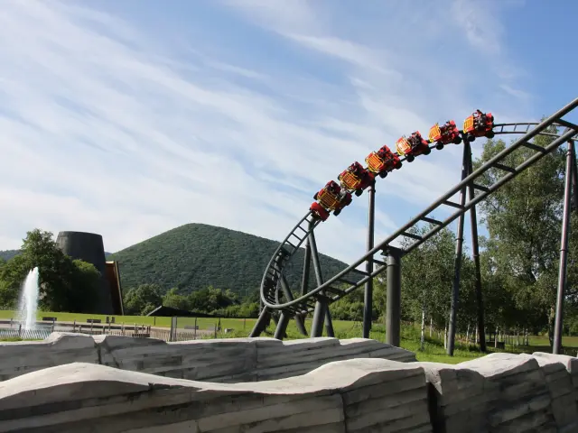 Rollercoaster Namazu au Parc Vulcania à Saint-Ours-les-Roches