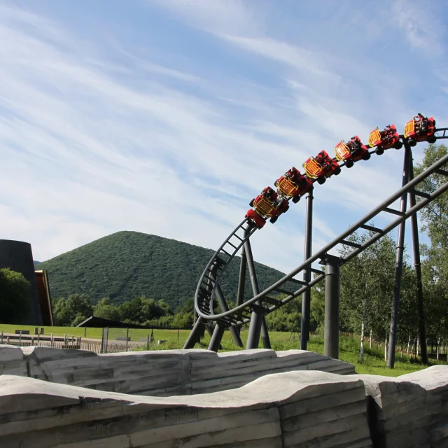 Rollercoaster Namazu au Parc Vulcania à Saint-Ours-les-Roches