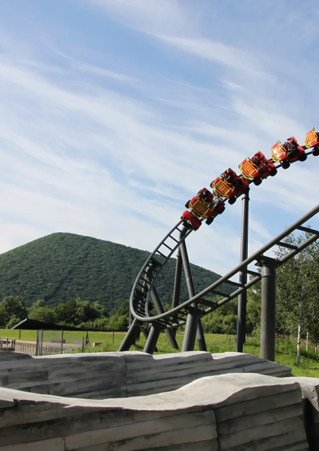 Rollercoaster Namazu au Parc Vulcania à Saint-Ours-les-Roches