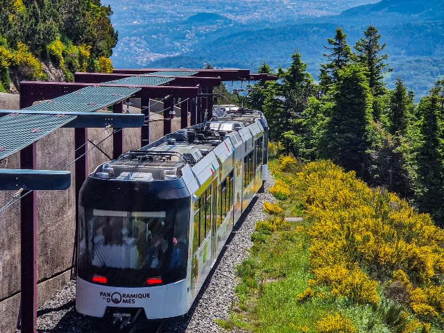 Panoramique des Dômes à Orcines