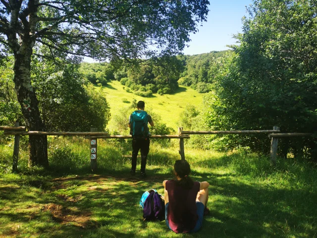 Randonnée sur le GR441 à Saint-Ours-les-Roches