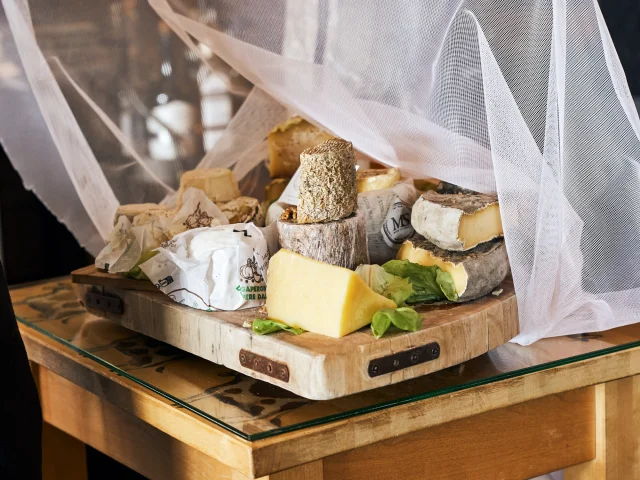 Plateau de fromages du restaurant Auberge La Croix de Fer à Riom