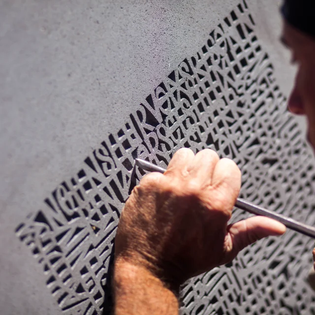 Tailleur de pierre Thierry Courtadon à Volvic