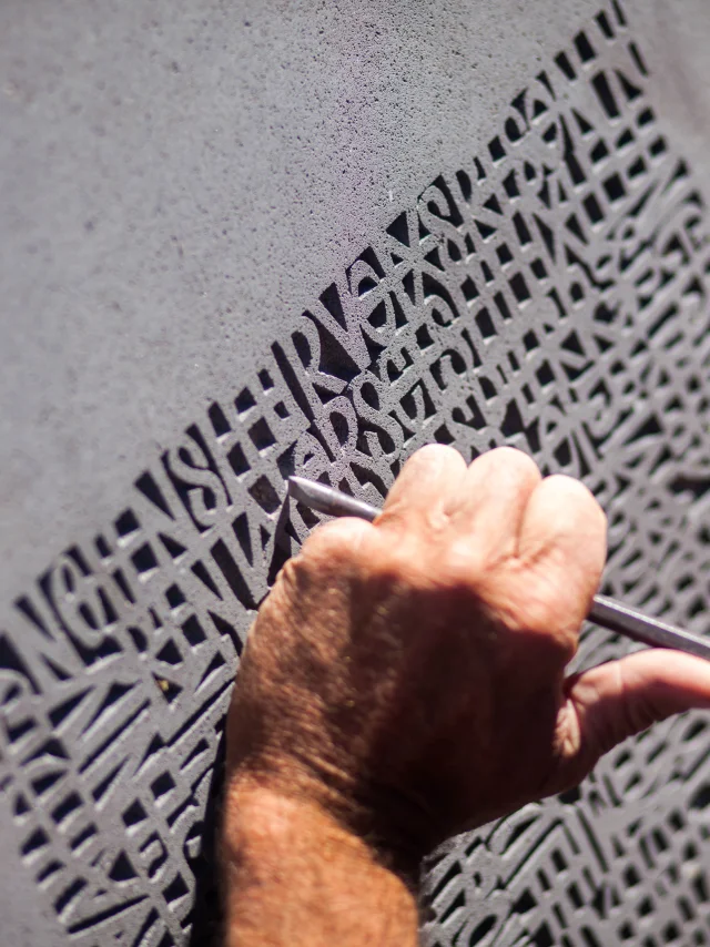 Tailleur de pierre Thierry Courtadon à Volvic