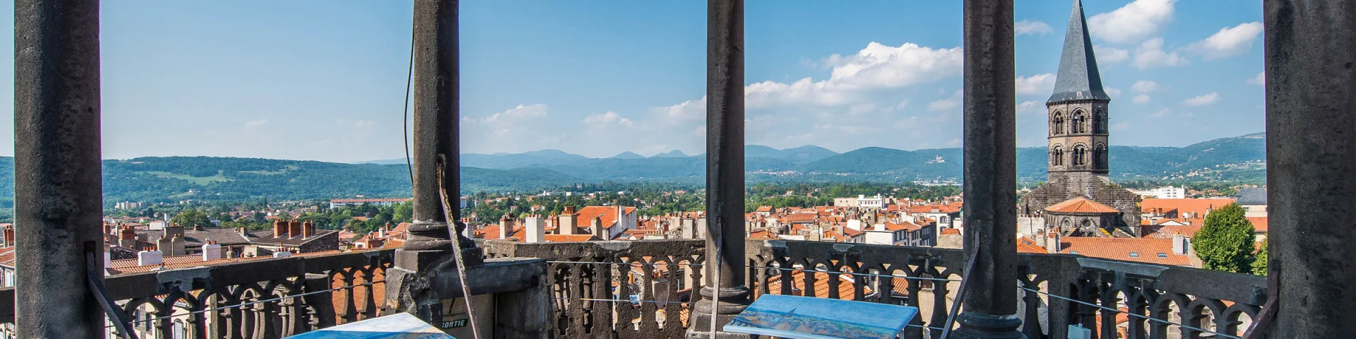Vue sur Riom depuis la Tour de l'horloge à Riom