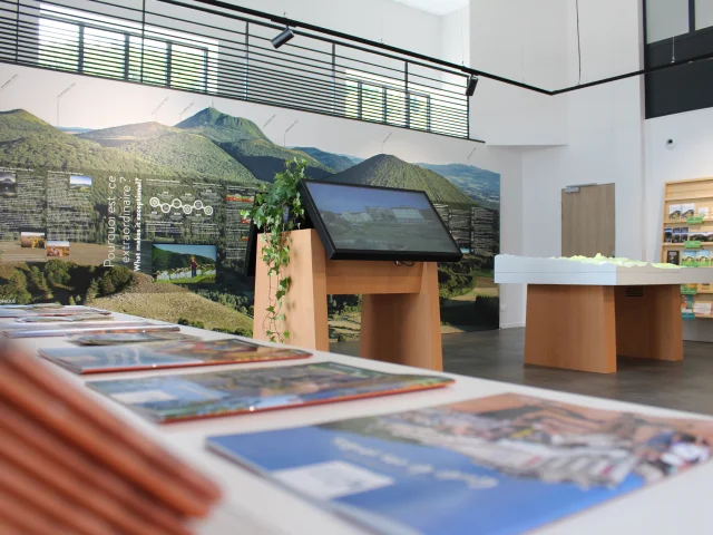 Espace UNESCO de l'Office de Tourisme Terra Volcana au bureau du Goulet à Volvic