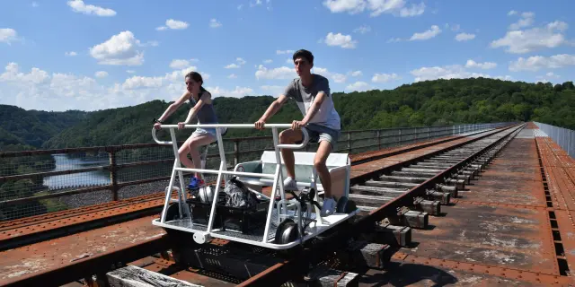 Vélorail électrique des Fades à Les Ancizes-Comps