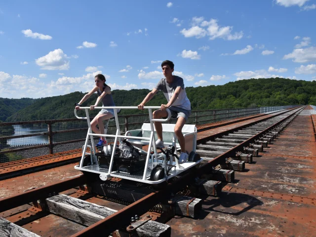 Vélorail électrique des Fades à Les Ancizes-Comps