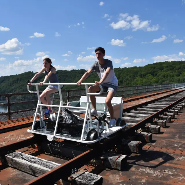 Vélorail électrique des Fades à Les Ancizes-Comps