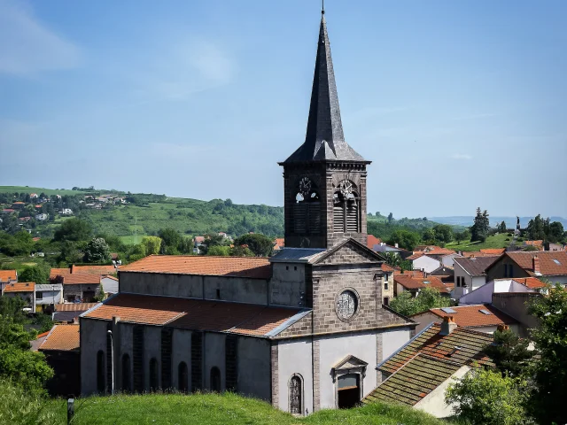 Vue sur l'église Saint-Anne depuis le Calvaire à Châtel-Guyon