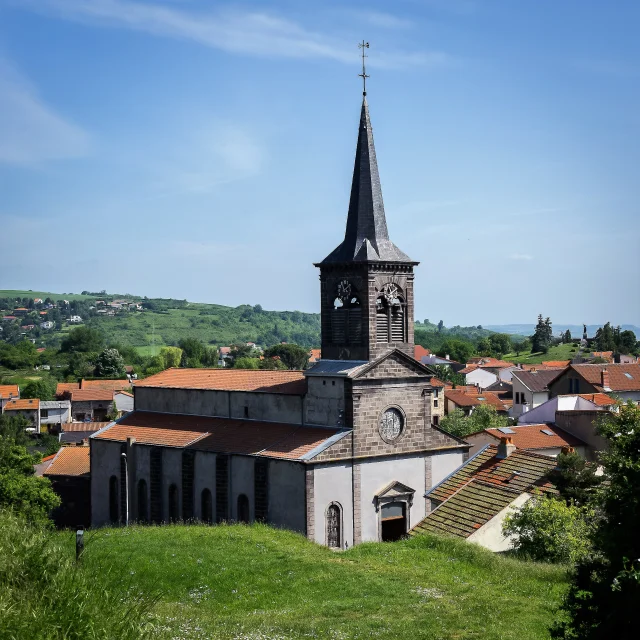 Vue sur l'église Saint-Anne depuis le Calvaire à Châtel-Guyon