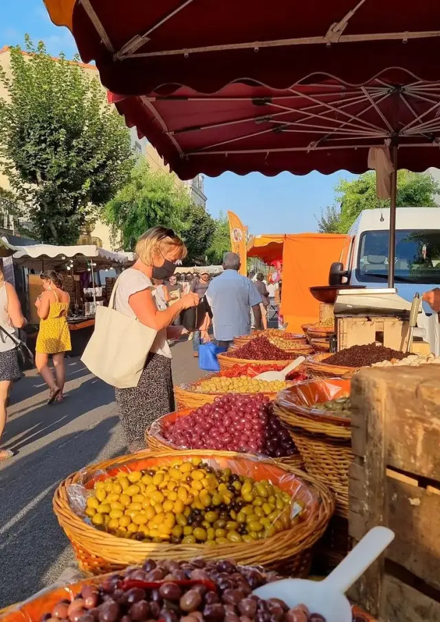 Nacht- und Kunsthandwerkermarkt in Châtel-Guyon