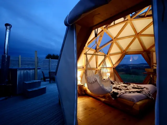 Hébergement insolite dômes Etoiles et moi à Menat