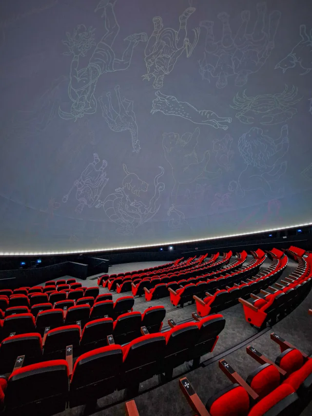 Astrodome au Planétarium au Parc Vulcania à Saint-Ours-les-Roches
