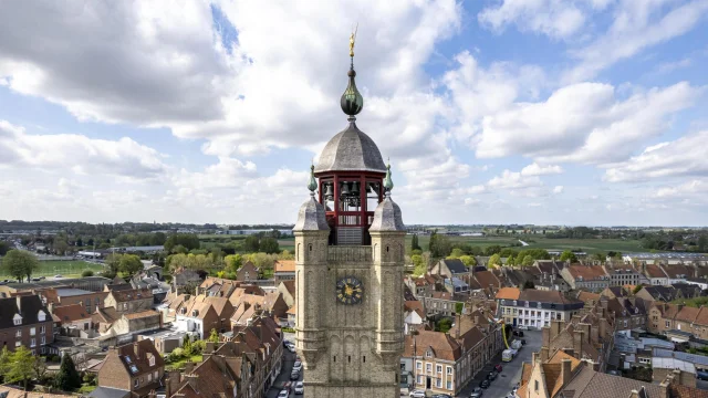 Beffroi et ville de Bergues vus de haut
