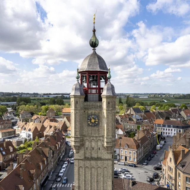 Beffroi et ville de Bergues vus de haut