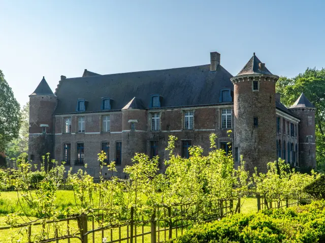 Chateau Esquelbecq et jardin