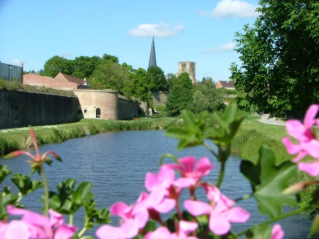 Tour Couleuvrinier et Remparts Bergues
