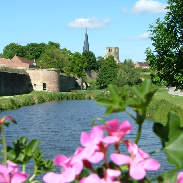 Tour Couleuvrinier et Remparts Bergues
