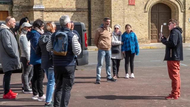 Groupe de touristes en visite