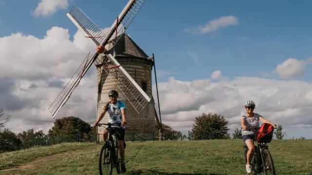 Cycle tourists at the Watten mill